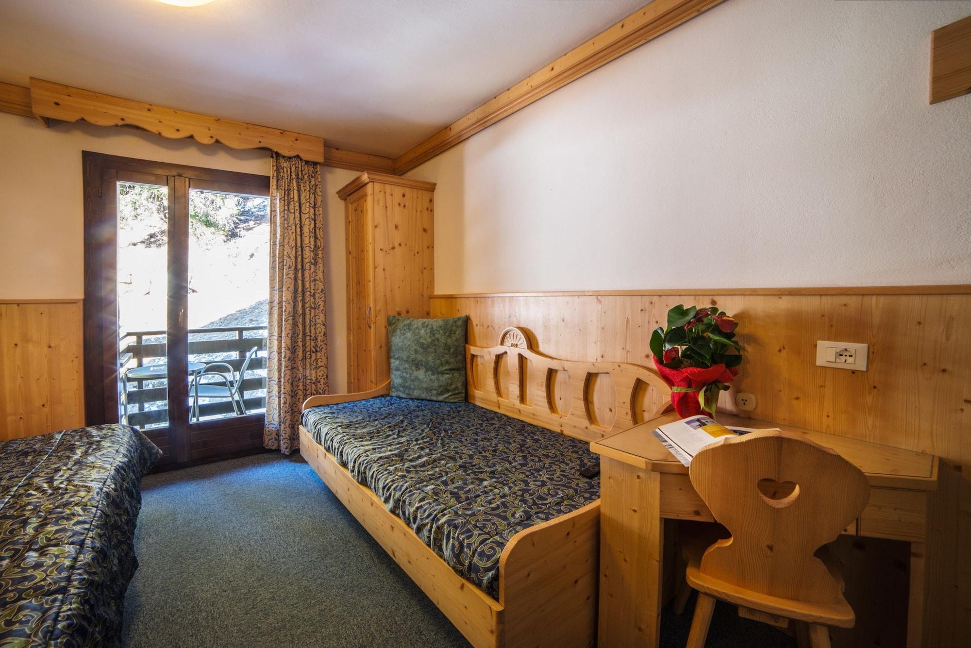 Hotel Cime D'Oro Madonna di Campiglio Bagian luar foto